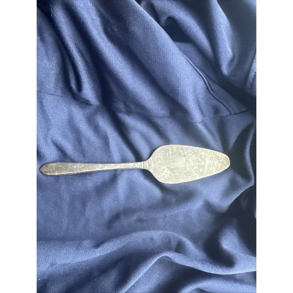 Oneida Community Silver plate    BERKLEY SQUARE   Cheese Server Knife   1935